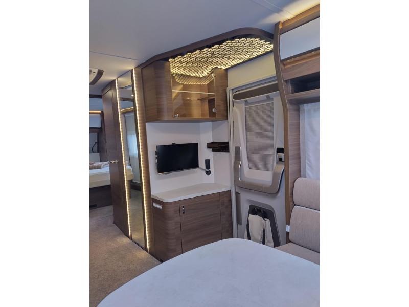 Tabbert Puccini 685 DF queensbed, mover, airco  foto: 10