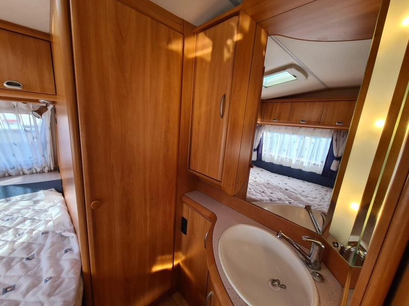 Hobby De Luxe 460 UFE met Luifel  foto: 13