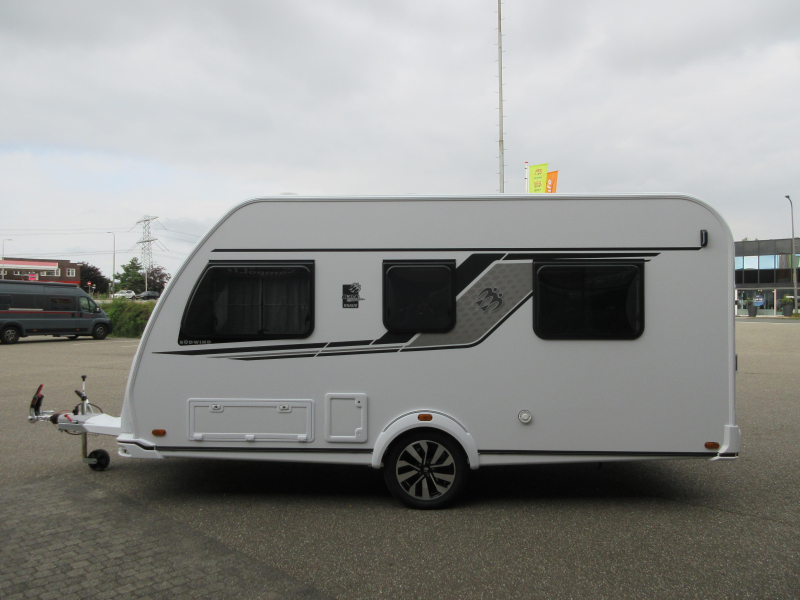 Knaus Sudwind Black Selection 420 QD KOMPAKT UND GROSSE K&Uuml;CHE! Foto: 16