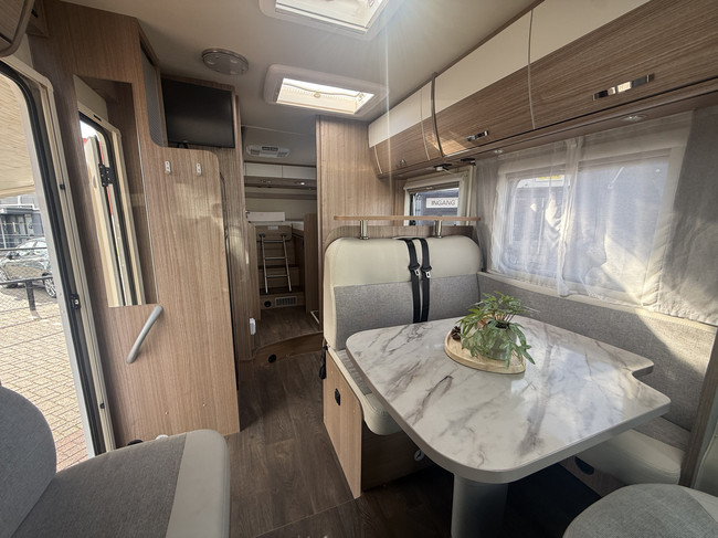 Hymer carado T 447 autom&aacute;tico camas individuales toldo aire acondicionado de techo panel solar antena parab&oacute;lica el&eacute;ctrica TV c&aacute;mara portabicicletas garaje grande nevera XXL foto: 14
