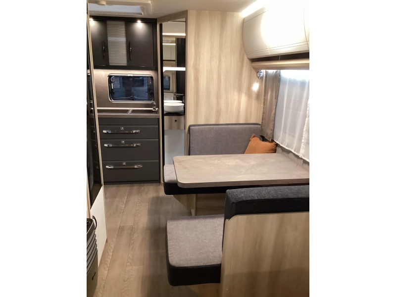 Hobby De Luxe 460 SFF Cama independiente/Ducha foto: 7