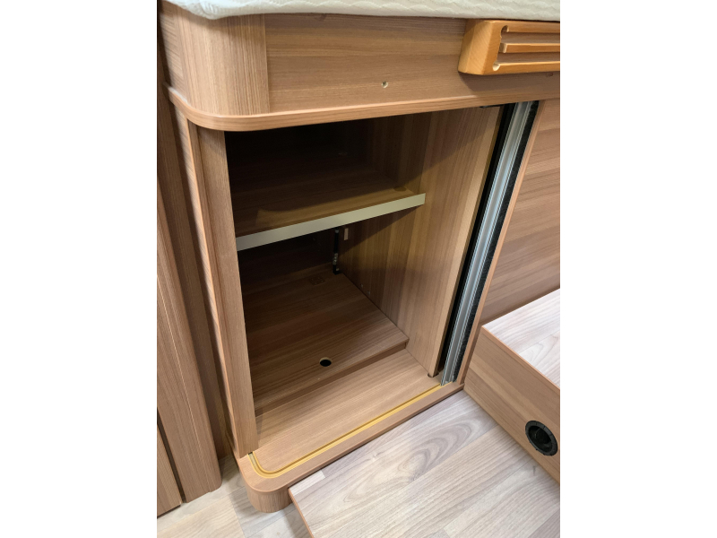 Weinsberg CaraSuite 700 ME - 5 Personen - Automatik Foto: 16