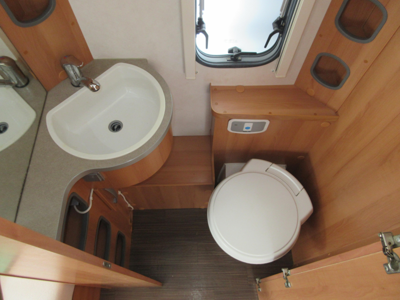 Eriba Feeling 470 CAMAS INDIVIDUALES Y MOVER foto: 11