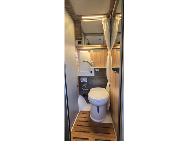 Hymer Yosemite 600 * AUTOMATIK * Längsbetten * Hubdach Foto: 15
