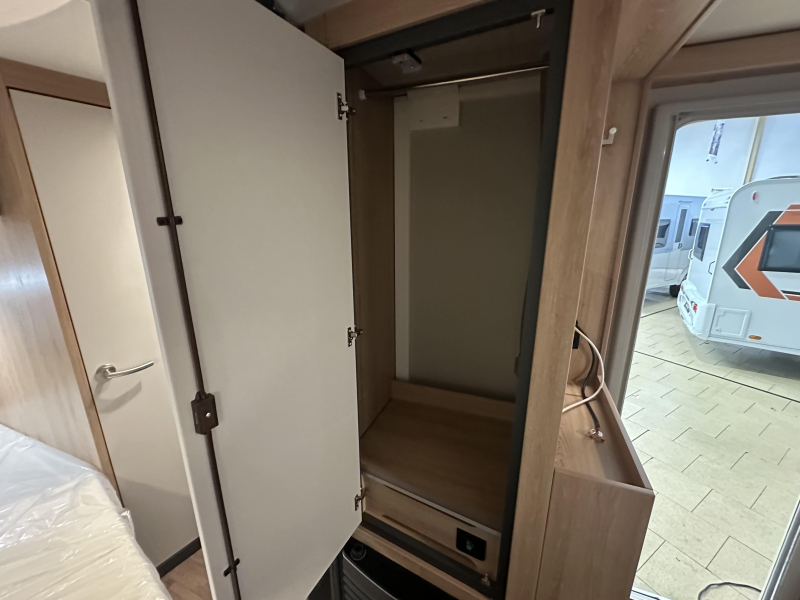 Knaus Sport 450 FU fransbed / rondzit | A69  foto: 14