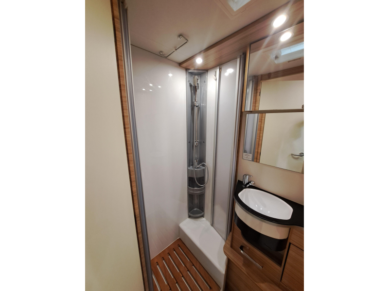 Dethleffs Globebus T 6 Sch&ouml;n kompakt + Kleiderschrank Foto: 10