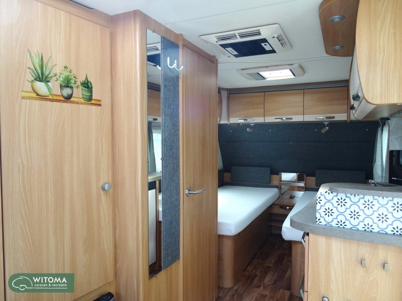 Knaus Sudwind Limited Edition 460 EU mover-Thule omnistor luif Foto: 5