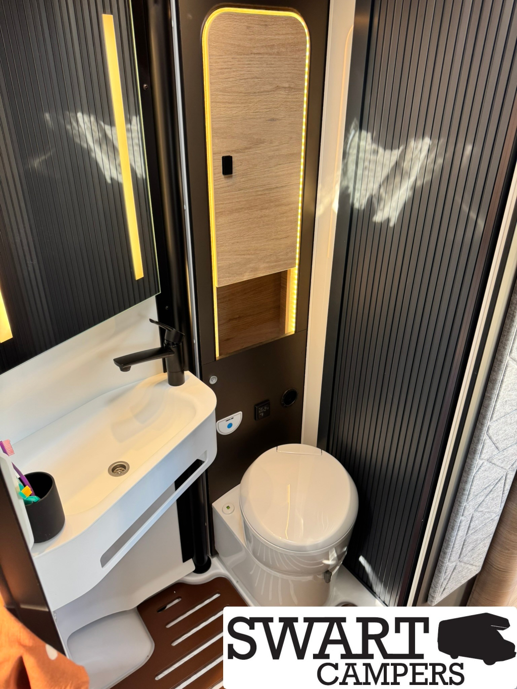 Weinsberg CaraCompact 600 MEG Edition [pepper] foto: 17