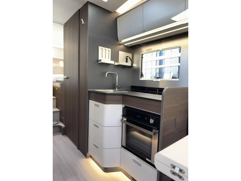 Adria Coral Supreme 670 DL - 180 PK photo : 11