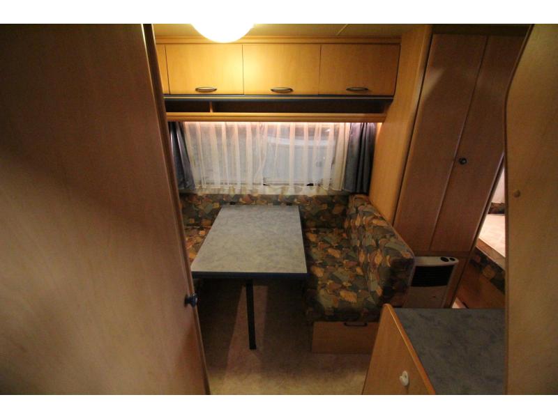 Hobby De Luxe 400 SF Voortent + voortentluifel  foto: 5