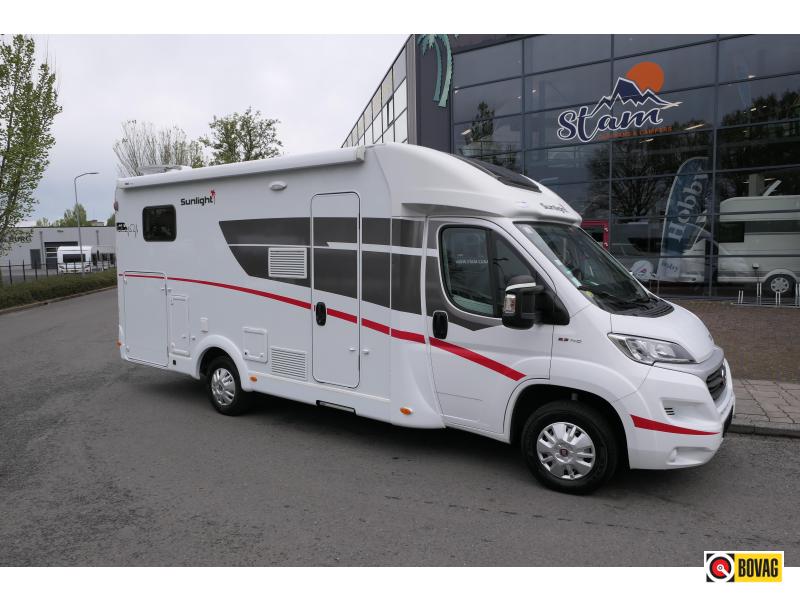 Bürstner Lyseo Harmony Line 744 G Woonkamer met hefbed 