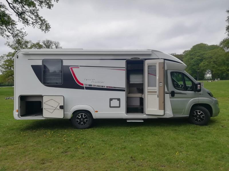 Bürstner Lyseo Privilege 745 met twee luxe hefbed  foto: 11