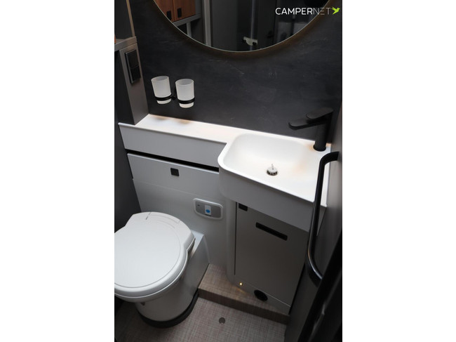 Hymer BMC-T 680 170pk Automaat | Premium pakket | Lengtebedden | Gescheiden douche | Hymer SLC Chassis | Nieuw uit voorraad leverbaar foto: 22