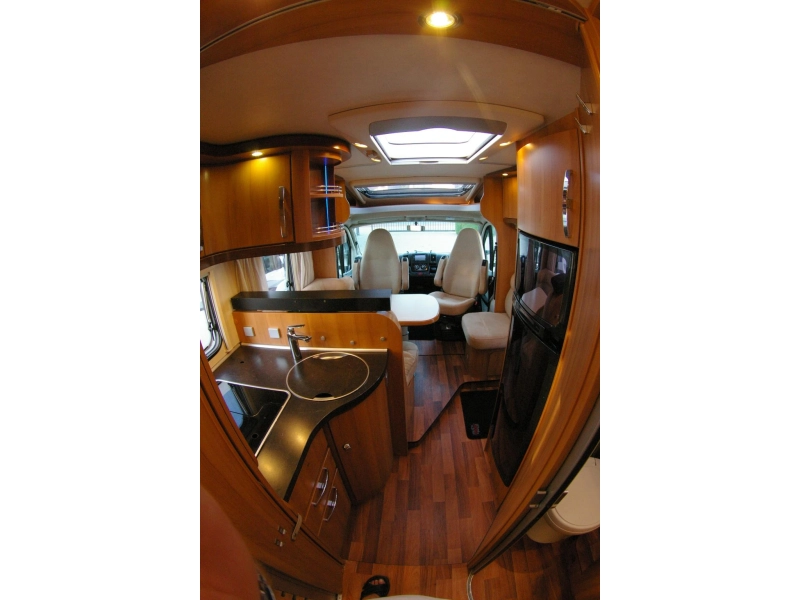 Hymer Bianco Line 698 CL Queensbed.  foto: 17