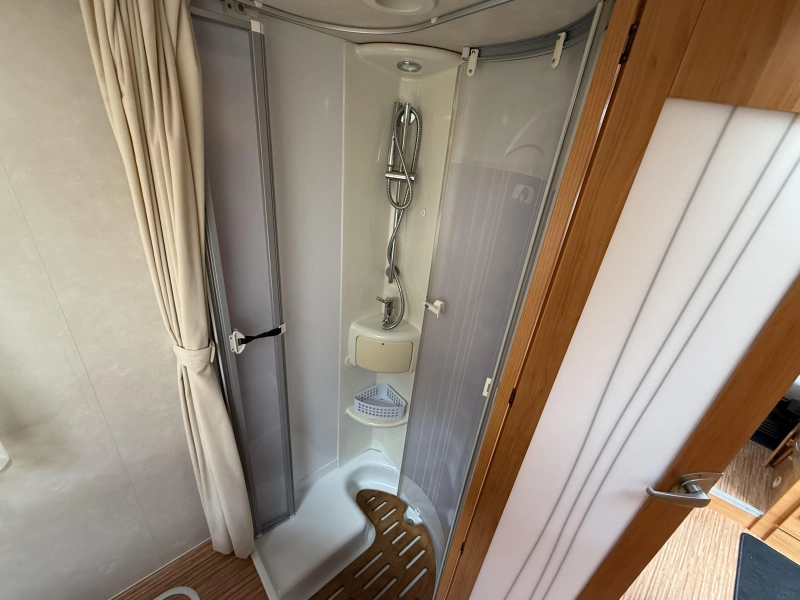 Adria Coral S 690 SP Queensbed Airco 2009  foto: 18