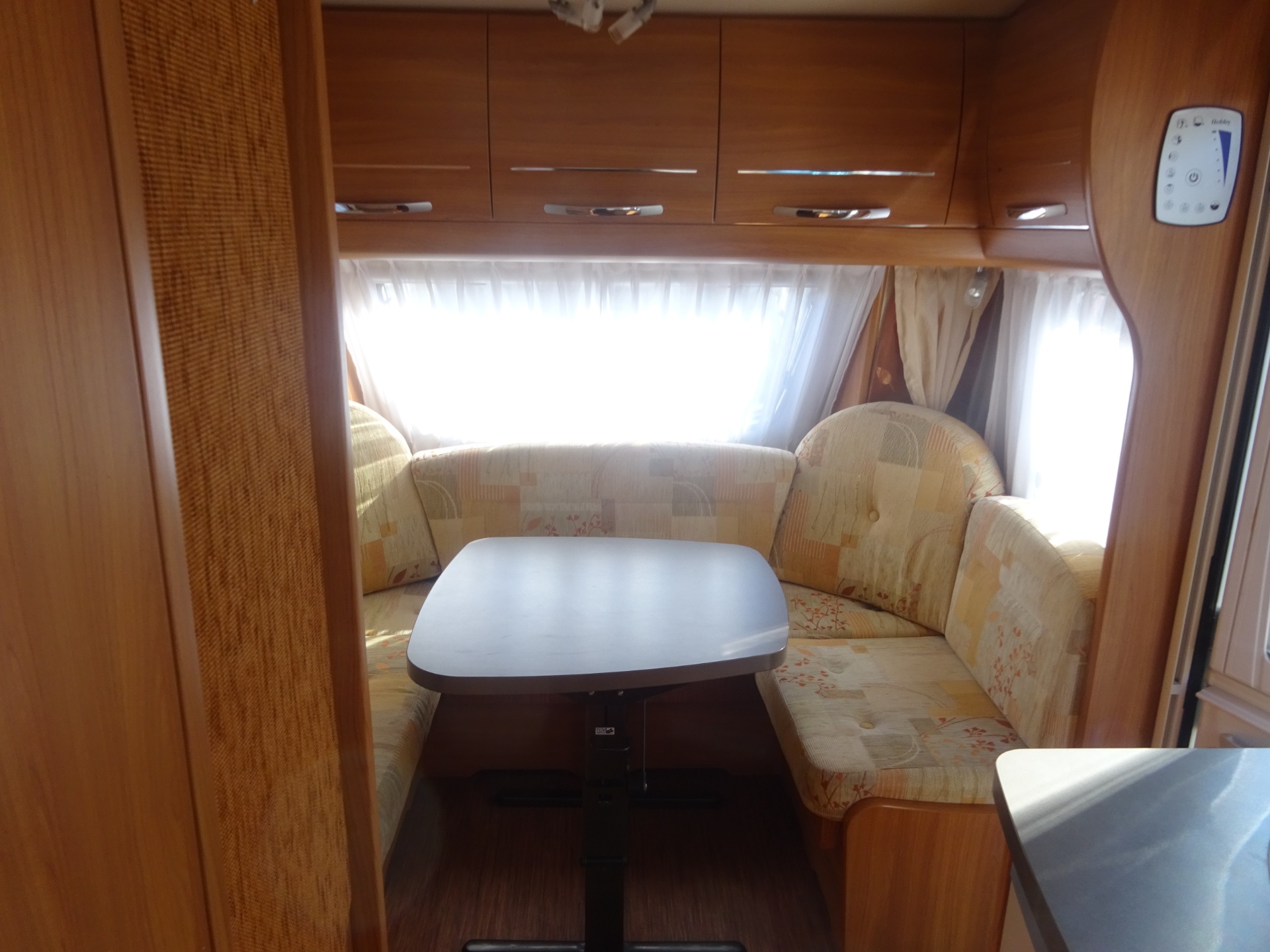 Hobby De luxe 460 LUEnkele Bedden+Rondzit+Mover foto: 10