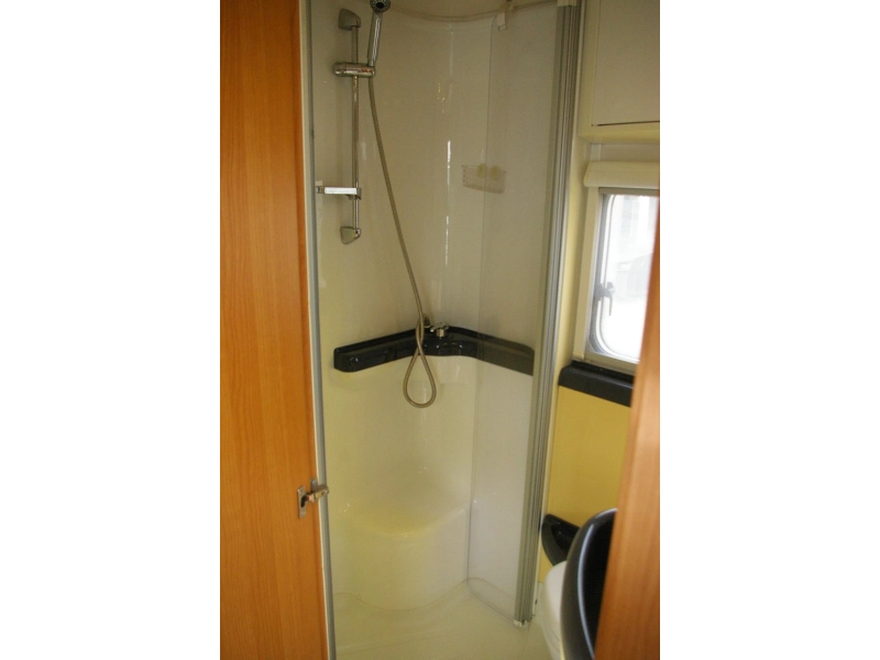 Knaus Sport Silver Line 650 TI Dwarsbed, XXL Garage.  foto: 14