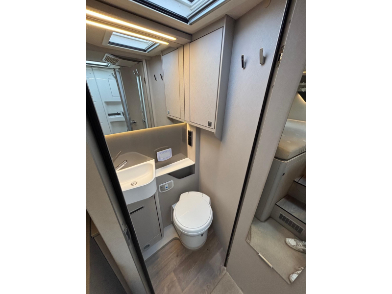 Hymer Tramp 685 topstaat face to face zit  foto: 14