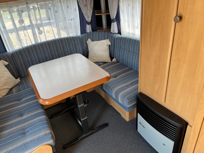 Hobby 450 De Luxe Easy fixed bed, round seat photo: 7