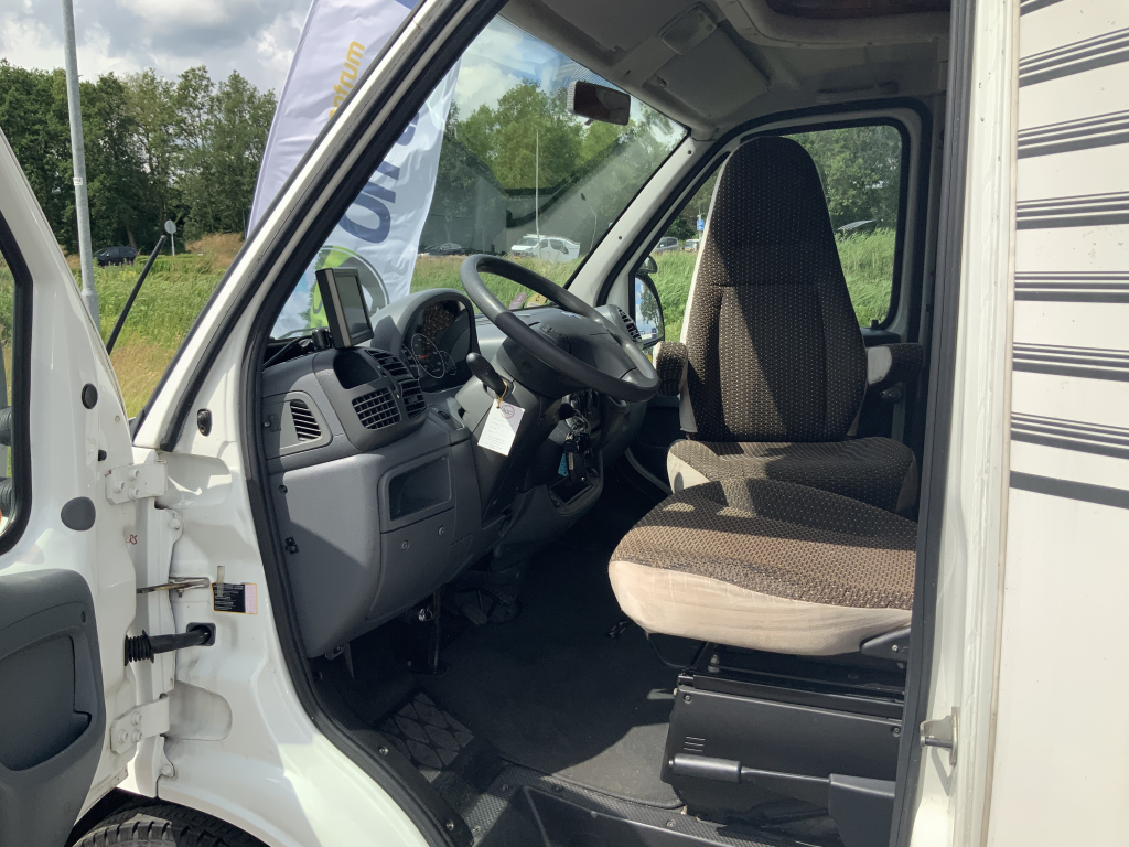 LMC  Fiat Ducato  2,8 JTD  128 PK , AUTOMAAT   Half-integraal ,  Motor-airco , 2 Lengte-bedden ( Laag ) , Alko-chassis  etc. Bj 2003 Camper centrum on the road Marum  foto: 14