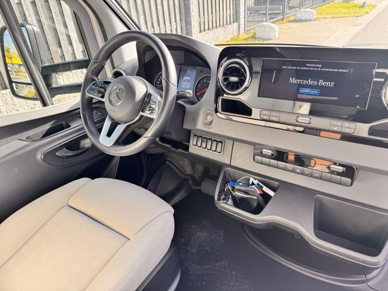 Hymer B-MC T 680 single beds pull-down bed photo: 12