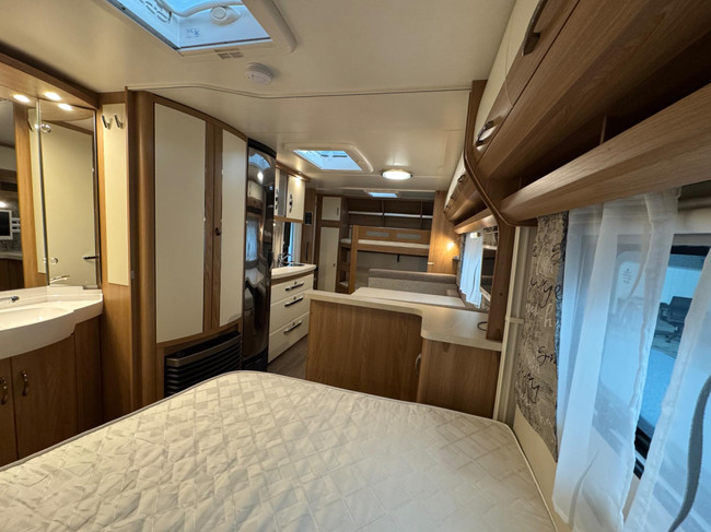 Hobby De Luxe 560 KMFe Stapelbed NIEUWE Mover INCL. STALLING foto: 19