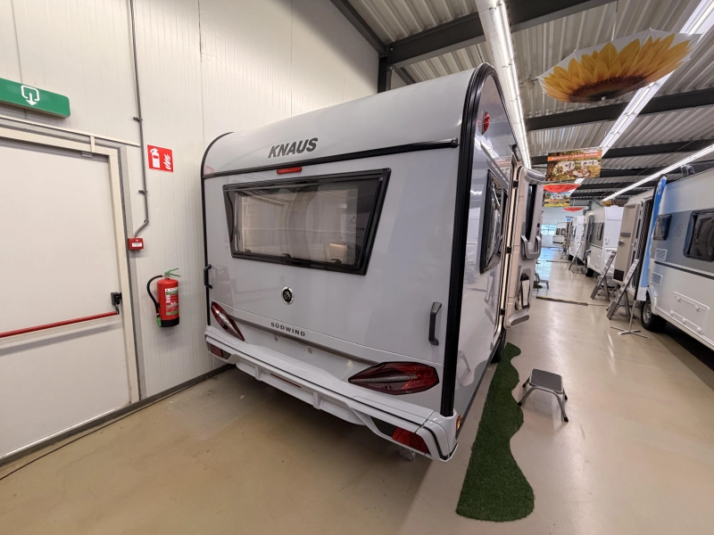 Knaus Sudwind Black Selection 450 FU +1700KG+Calefacci&oacute;n por suelo radiante foto: 2