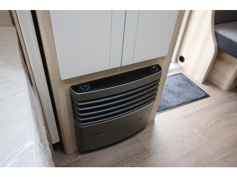 Hobby De Luxe 460 UFE Cama francesa y asiento redondo! foto: 18