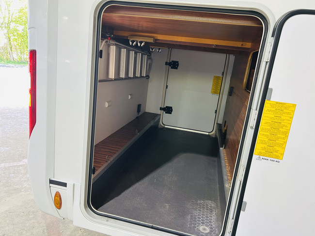 Adria MATRIX M 670SL PLUS Met enkele bedden en slechts 65.000 Km! foto: 10
