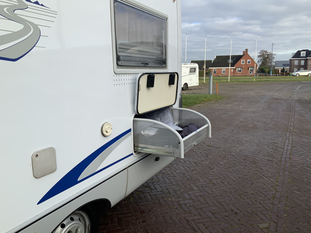 B&uuml;rstner El&eacute;gance 660 Integral, Cama francesa y cama abatible, Asientos giratorios, Patas de apoyo hidr&aacute;ulicas, A&ntilde;o 2004 Camper Centrum On the Road en Noorderringweg 4 en Marum. foto: 29