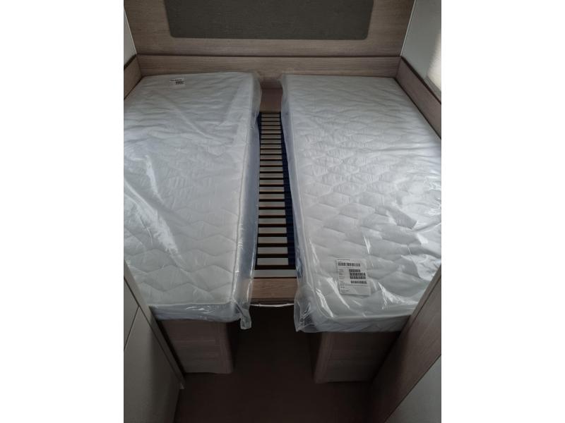 Bürstner Premio Life 480 TL -lengtebedden  foto: 19