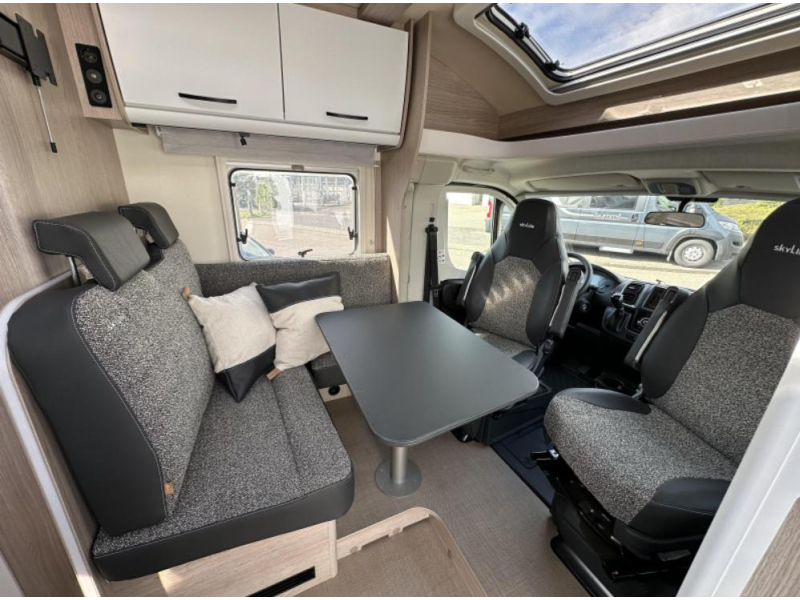 Bürstner Lyseo Time T Skyline 690 G 2 APARTE BEDDEN-AUTOMAAT  foto: 1