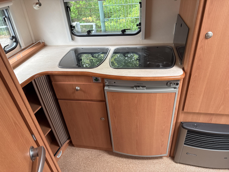 Avento Touristique Comfort 395 TLH Luifel/Airco/Mover  foto: 6