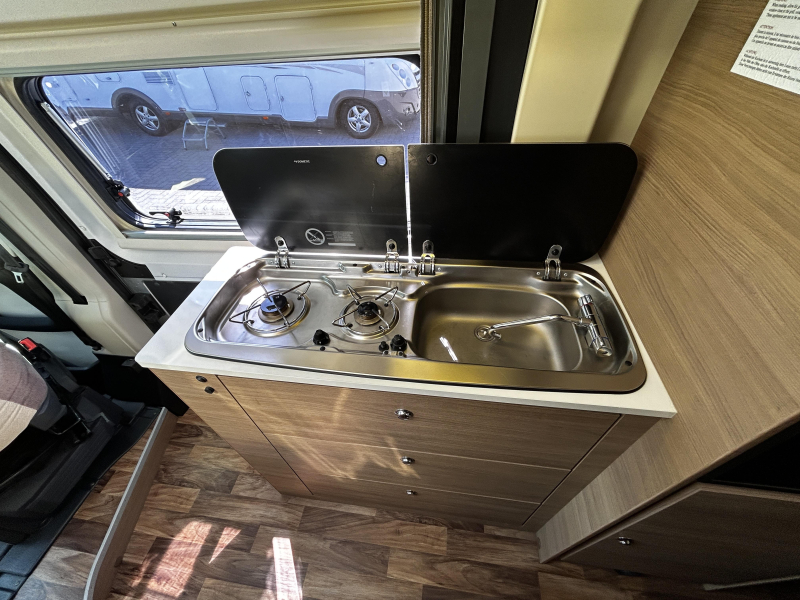 Karmann Davis 590 Transverse bed/2017/Euro6/Airco photo: 15