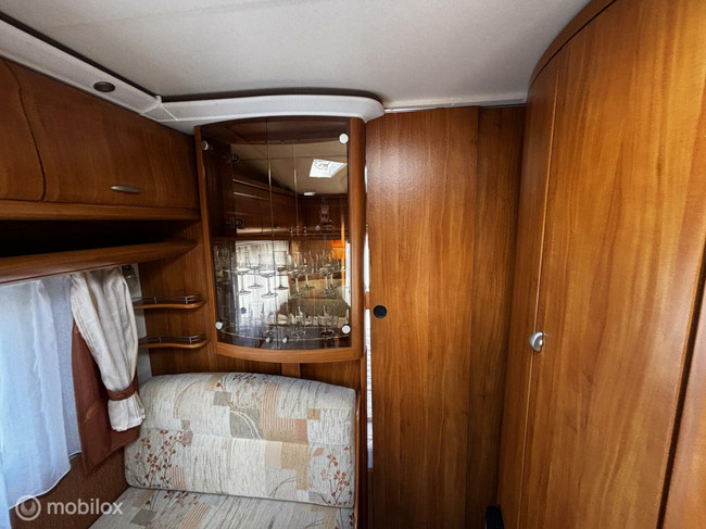 Hobby 500 KMFE STAPELBED treinzit vastbed voortent foto: 18