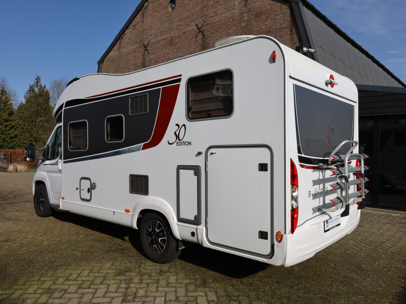 B&uuml;rstner Ixeo IT 710 G cama transversal + cama abatible foto: 1