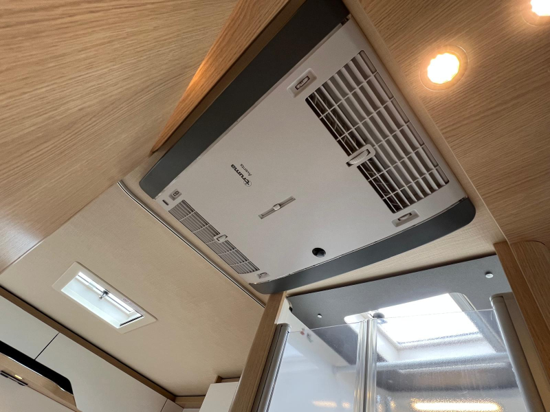 Hymer B-MC T 680 E&P nivel, aire acondicionado, Completamente equipado foto: 18