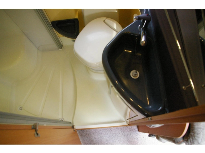 Knaus Sport Silver Line 650 TI Dwarsbed, XXL Garage.  foto: 12