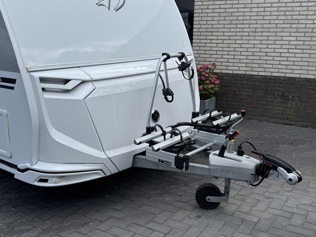 Knaus Sport 450 FU E-Power selection with French bed **Air conditioning/Cassette awning/Bicycle carrier/1st owner/New condition caravan** photo: 7