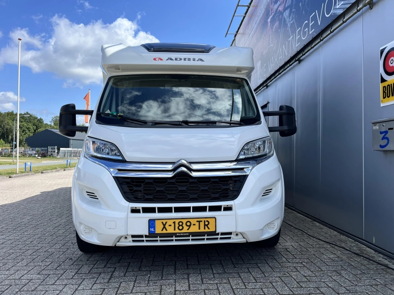 Adria Matrix 670 DL Face to face zit / Level  foto: 2