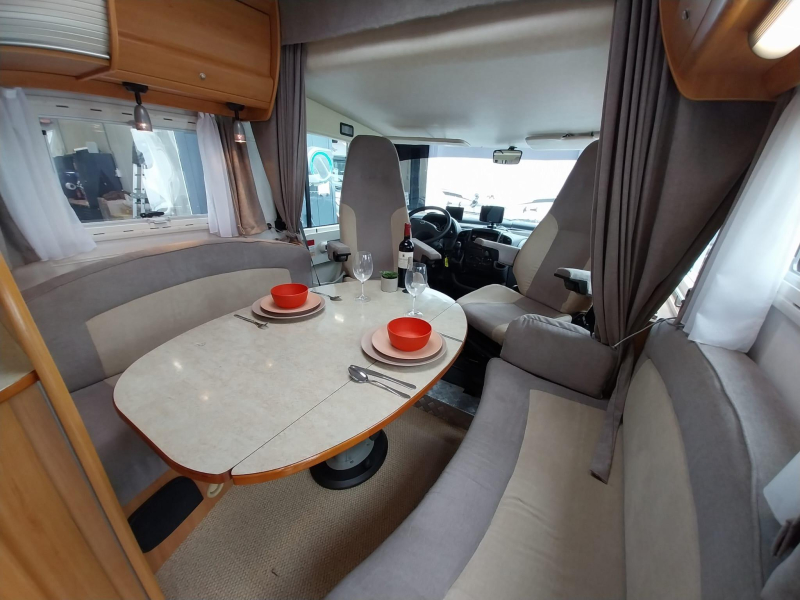 Hymer Eriba met 44497 km en dakairco  foto: 3