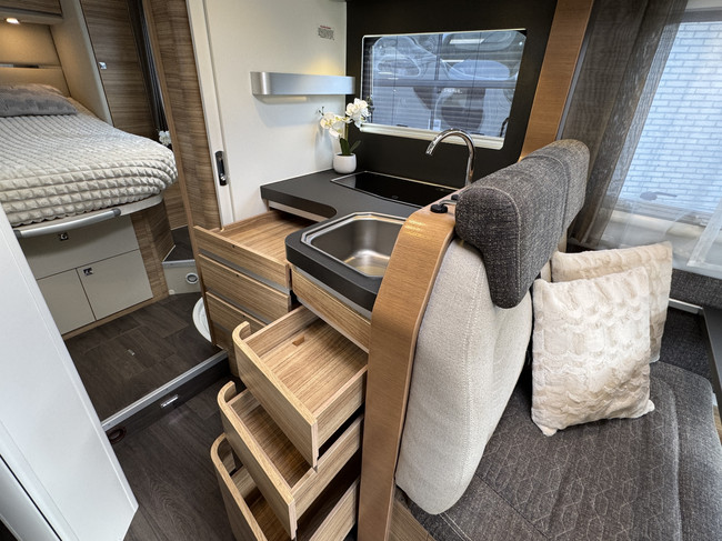 Adria SONIC I 600 SC 130 PS Euro6 Fiat Ducato NL-Camper **Queensbett/4 Schlafpl&auml;tze/Markise/Memo Fahrgestelltr&auml;ger/Dachklimaanlage/Bearlock/Sehr Foto: 12