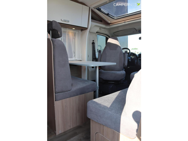Carado V347 Pro+ Fiat 140cv Autom&aacute;tico | &iexcl;Nuevo modelo! | Alta capacidad de carga | Toldo | Versi&oacute;n compacta | Camas longitudinales | Ba&ntilde;o Vario foto: 7