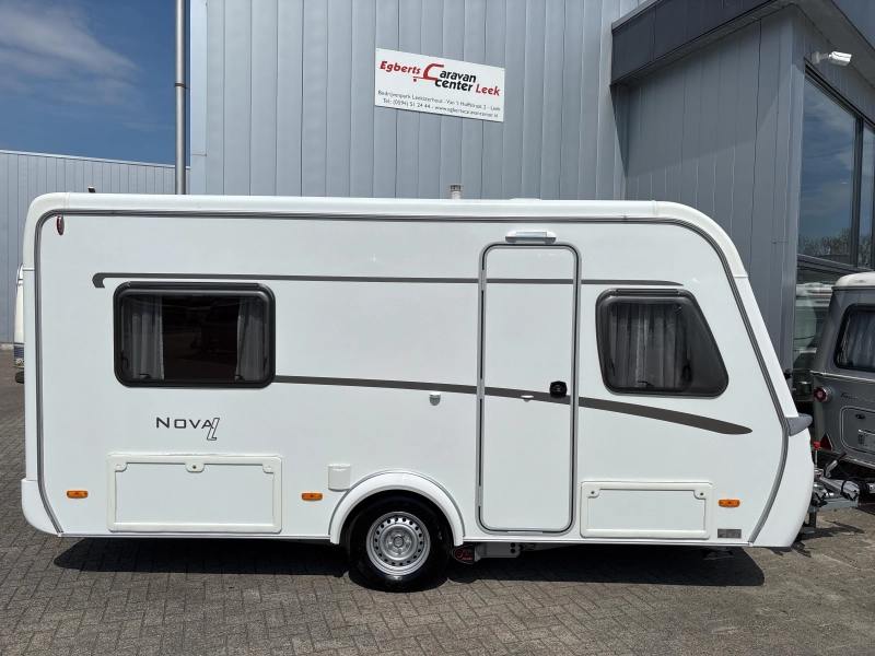 Eriba Nova Light 465 toldo mover puerta mosquitera foto: 9