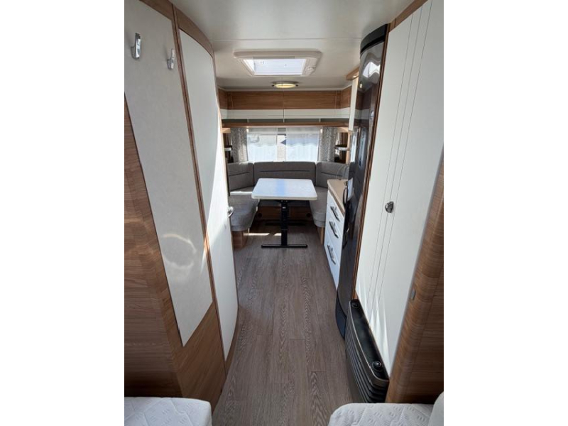 Hobby De Luxe 540 UL Incl. Mover en Voortent  foto: 21