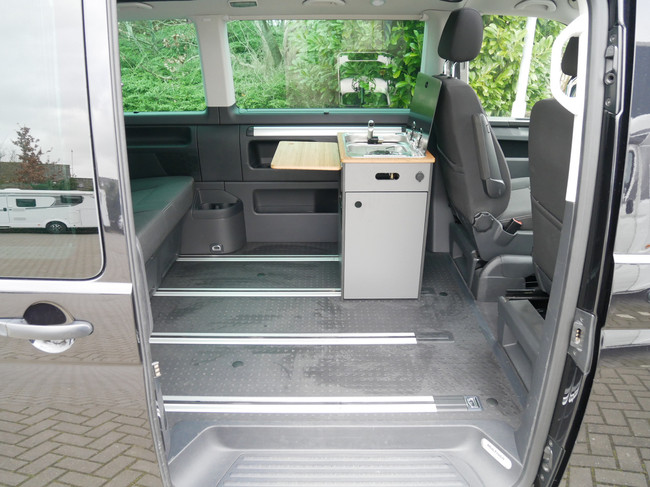 Volkswagen T6 Multivan, DSG Automaat, Buscamper met Easy fit Slaaphefdak!! foto: 5