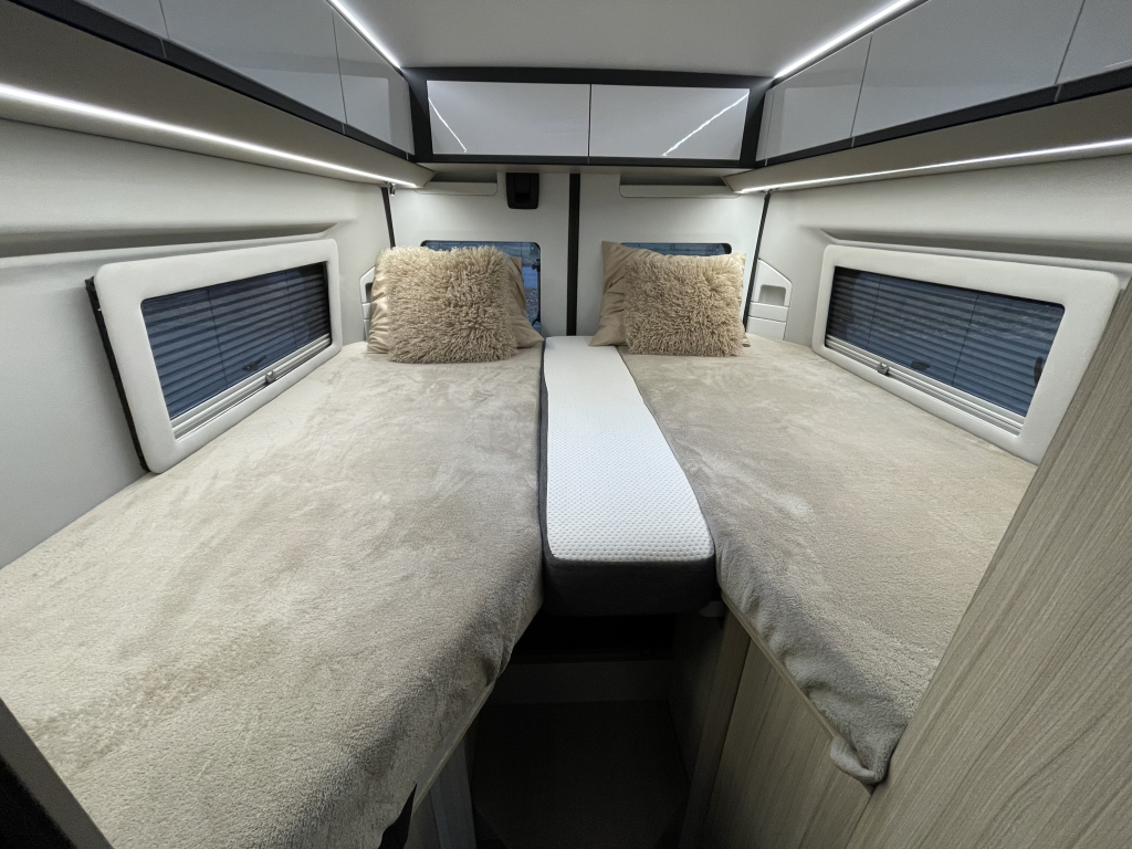 Adria Twin Plus 640 SLB ENKELE BEDDEN CAMERA CRUISE CONTROL foto: 2