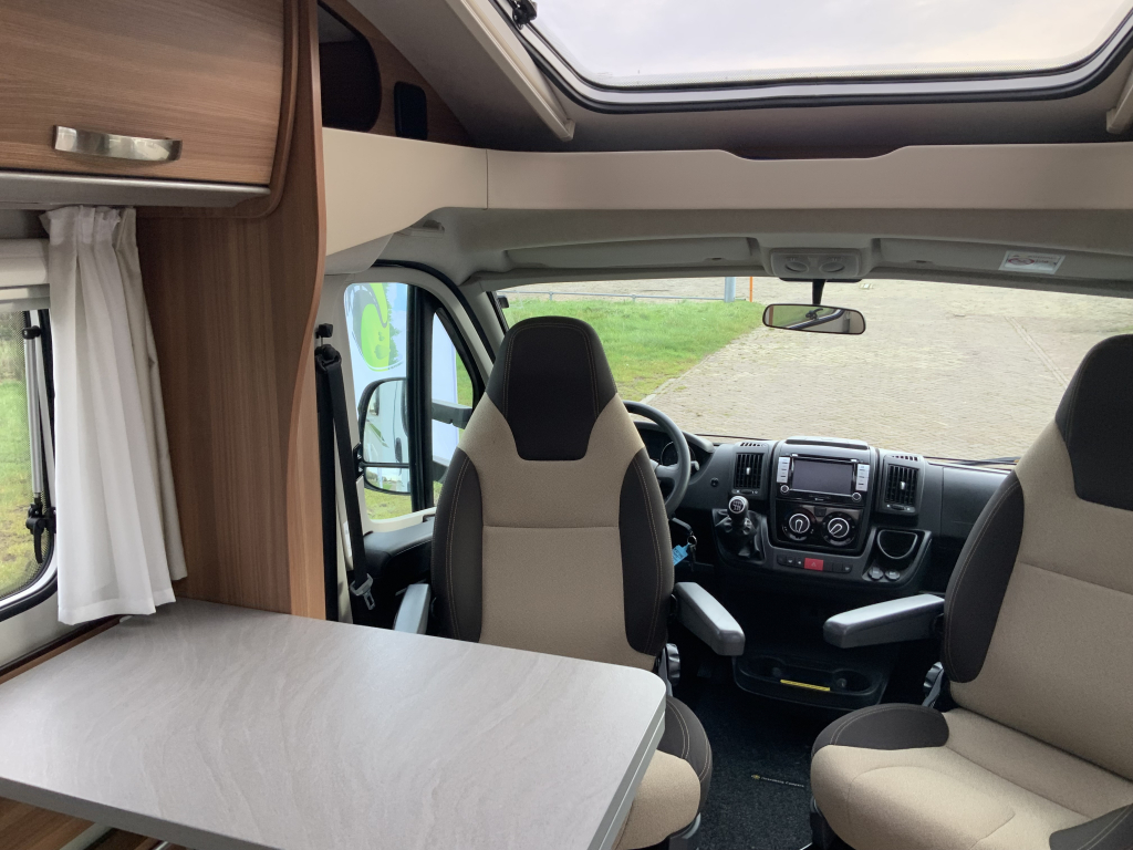 Weinsberg Cara Loft 650 ME, 2.3 MultiJ. 120 Teilintegriert, Drehsitze, Franz&ouml;sisches Bett, Bj. 2021 Camper Centrum On the Road am Noorderringweg 4 in Marum. Foto: 10