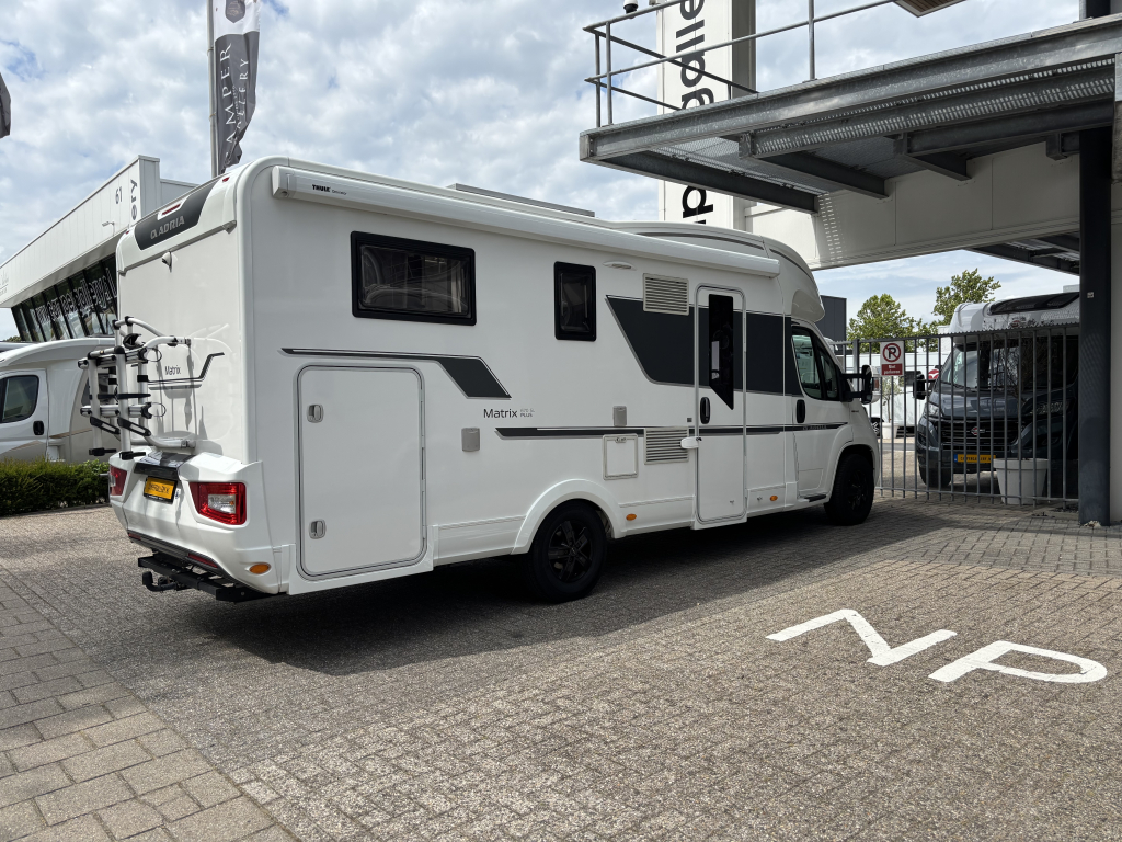 Adria MATRIX PLUS 670 SL ENKELE BEDDEN+HEFBED AUTOMAAT foto: 10