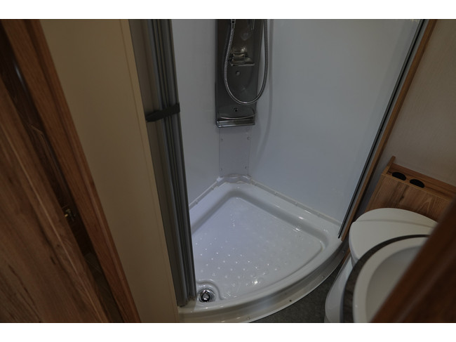 Bavaria T696S 2.3 140Pk | 6-Persoons | Fietsendrager | Zonnepanelen | Achteruitrijcamera foto: 14